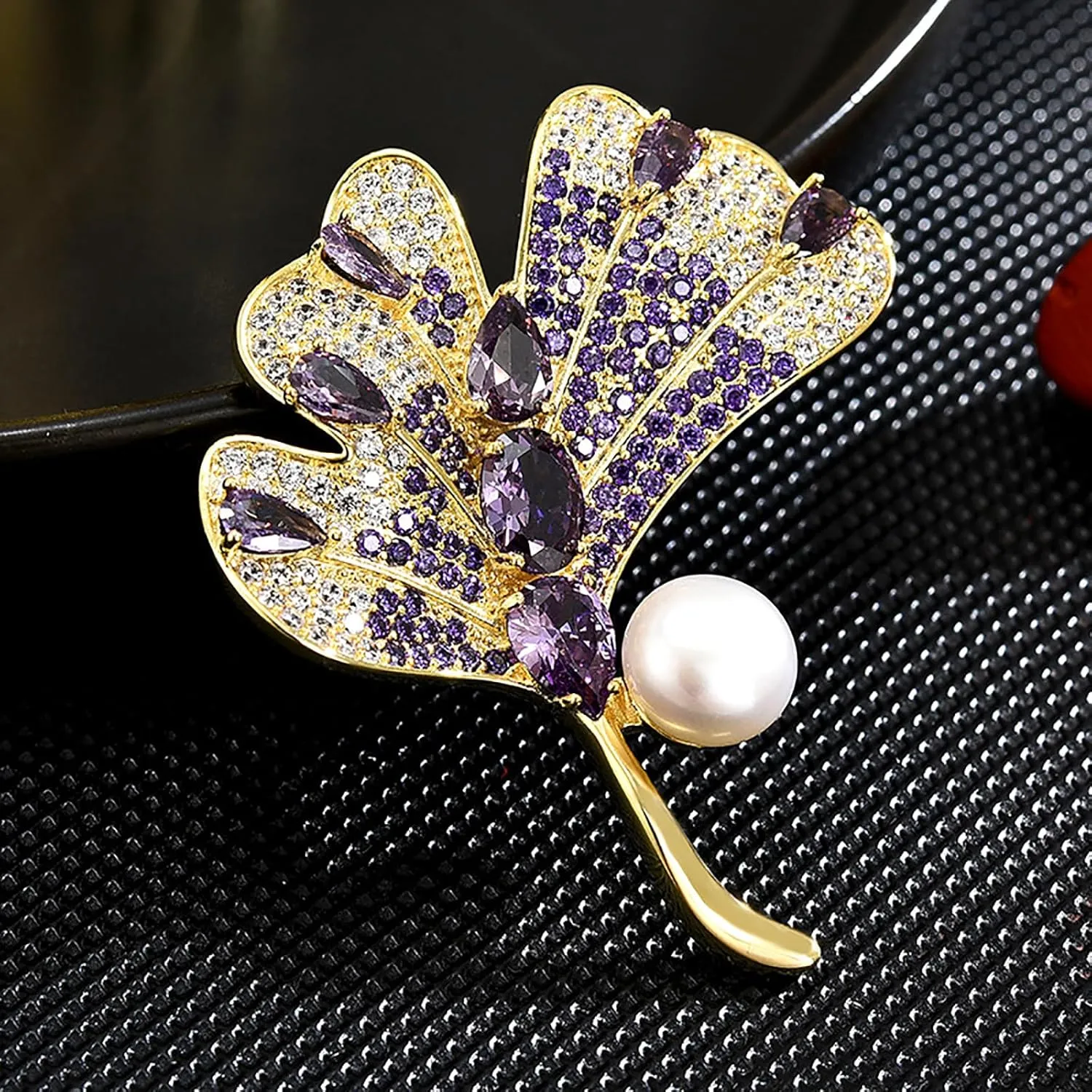 Brooches and Pins for Women Elegant Flower Pearl Brooches Costume Broches Jewelry Lady Christmas Pin for Women
