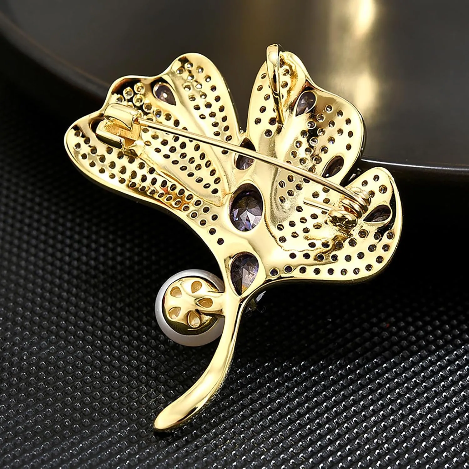Brooches and Pins for Women Elegant Flower Pearl Brooches Costume Broches Jewelry Lady Christmas Pin for Women