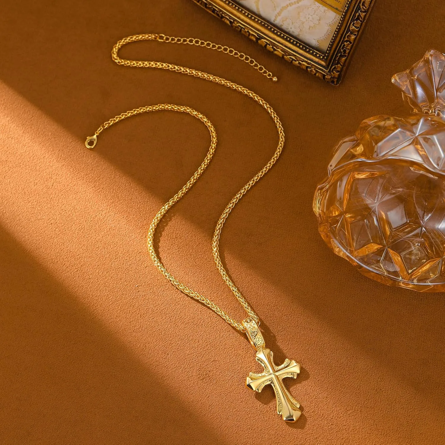 Cross Necklace for Women 18K Gold Cross Necklaces for Women Gold Cross Pendant Necklace Simple Gold Cross Chain Faith Jewelry Gifts for Women