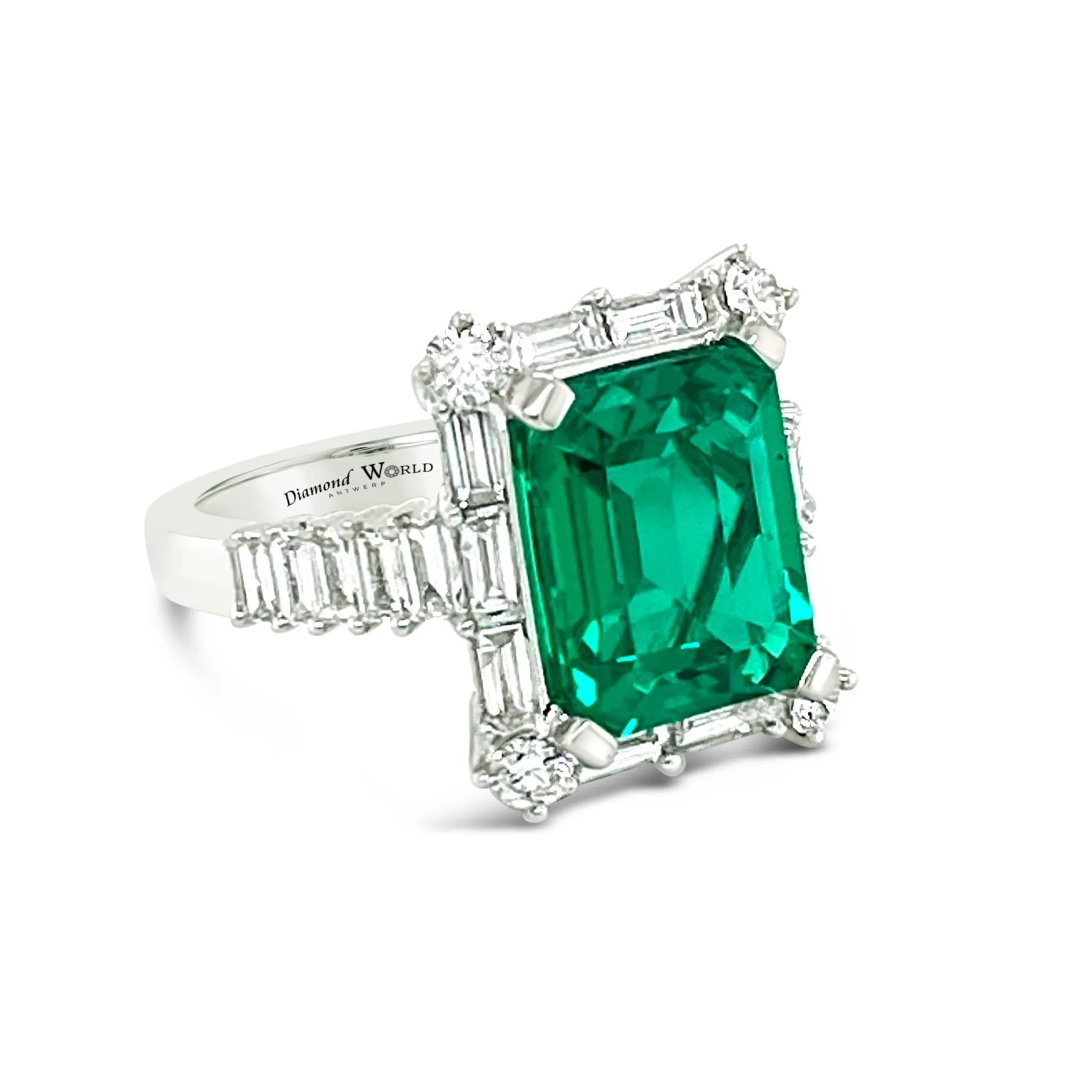 Emerald & Diamonds "Gianna" Ring
