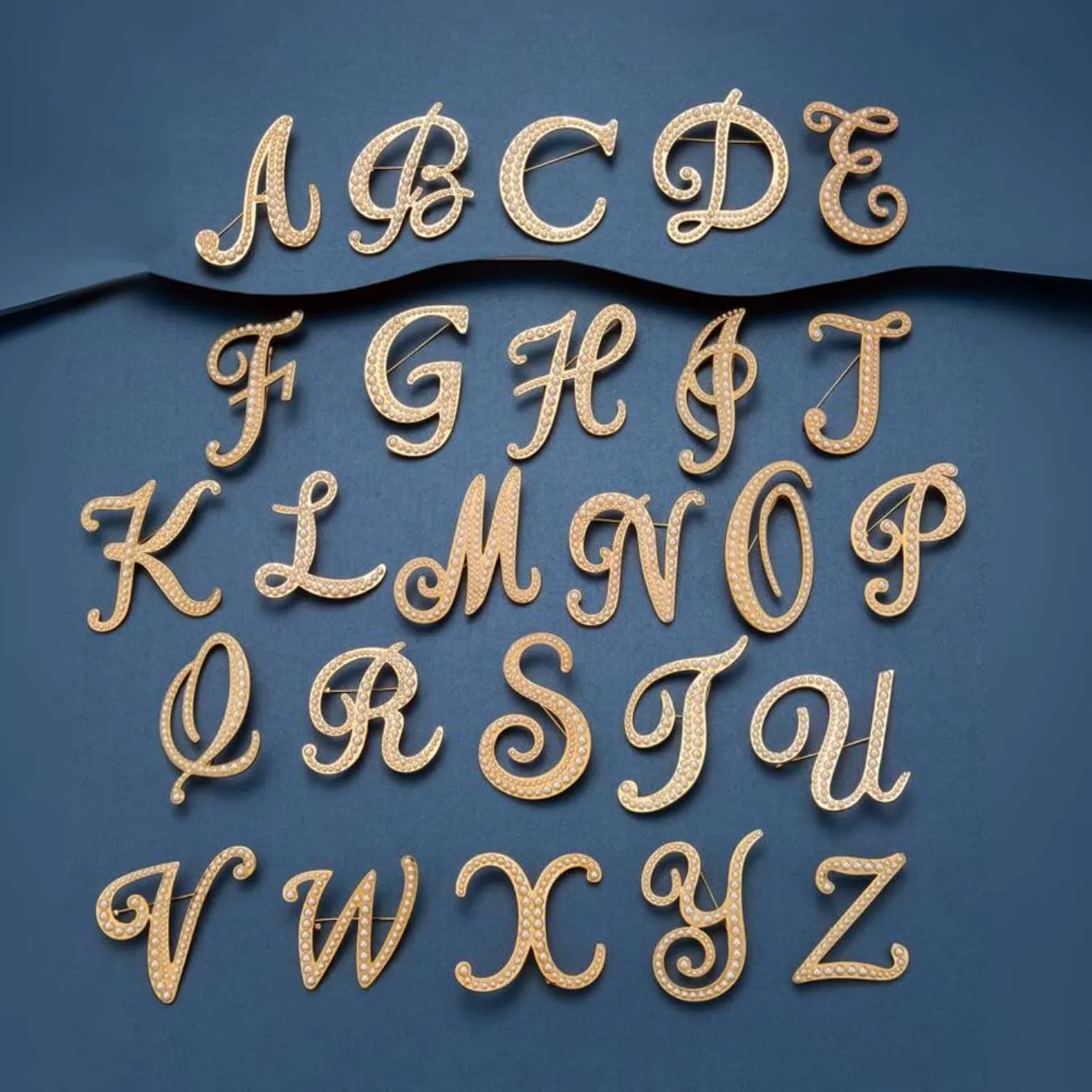 Fashion letter Brooch,A-Z 26 Letters Gold Simulated Pearl Initial Letter Alphabet Brooches Pin Women Gifts Jewelry