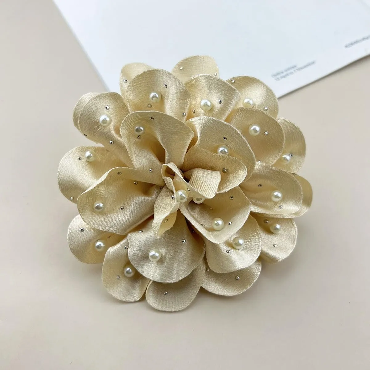 Flower Brooch, Dainty Satin Fabric Rose Flower Extra Big Lapel Pins Elegant Silk Camellia Brooches For Women Wedding Party Banquet Ceremony Dress Suit Accessories Jewelry Gifts