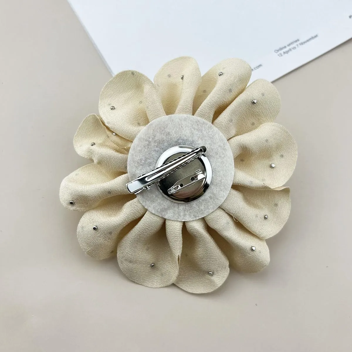Flower Brooch, Dainty Satin Fabric Rose Flower Extra Big Lapel Pins Elegant Silk Camellia Brooches For Women Wedding Party Banquet Ceremony Dress Suit Accessories Jewelry Gifts