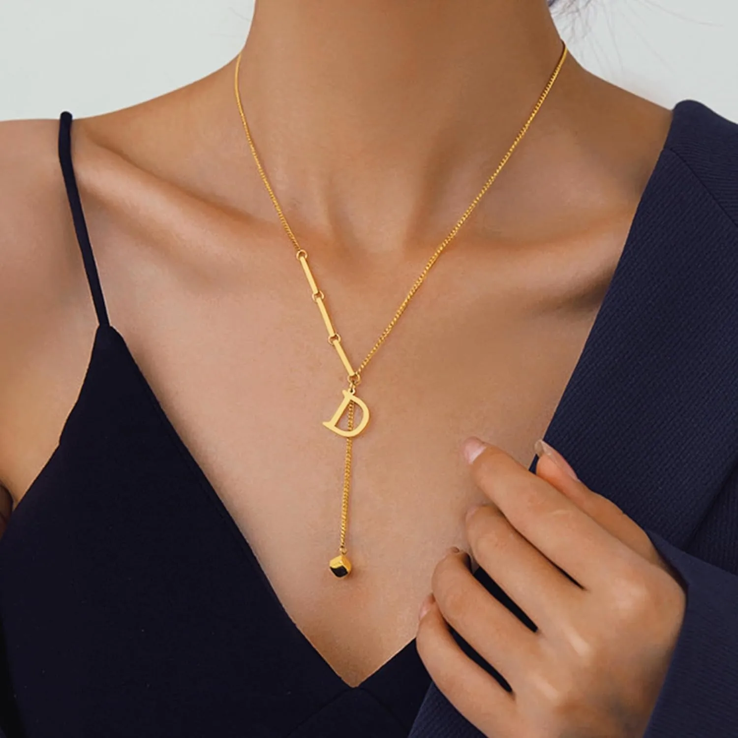 Gold Initial Necklace for Women, Dainty 18K Gold Plated Initial Necklace A-Z Pendant Choker Necklace Trendy Cube Initial Letter Necklace Gold Jewelry Necklace for Gift