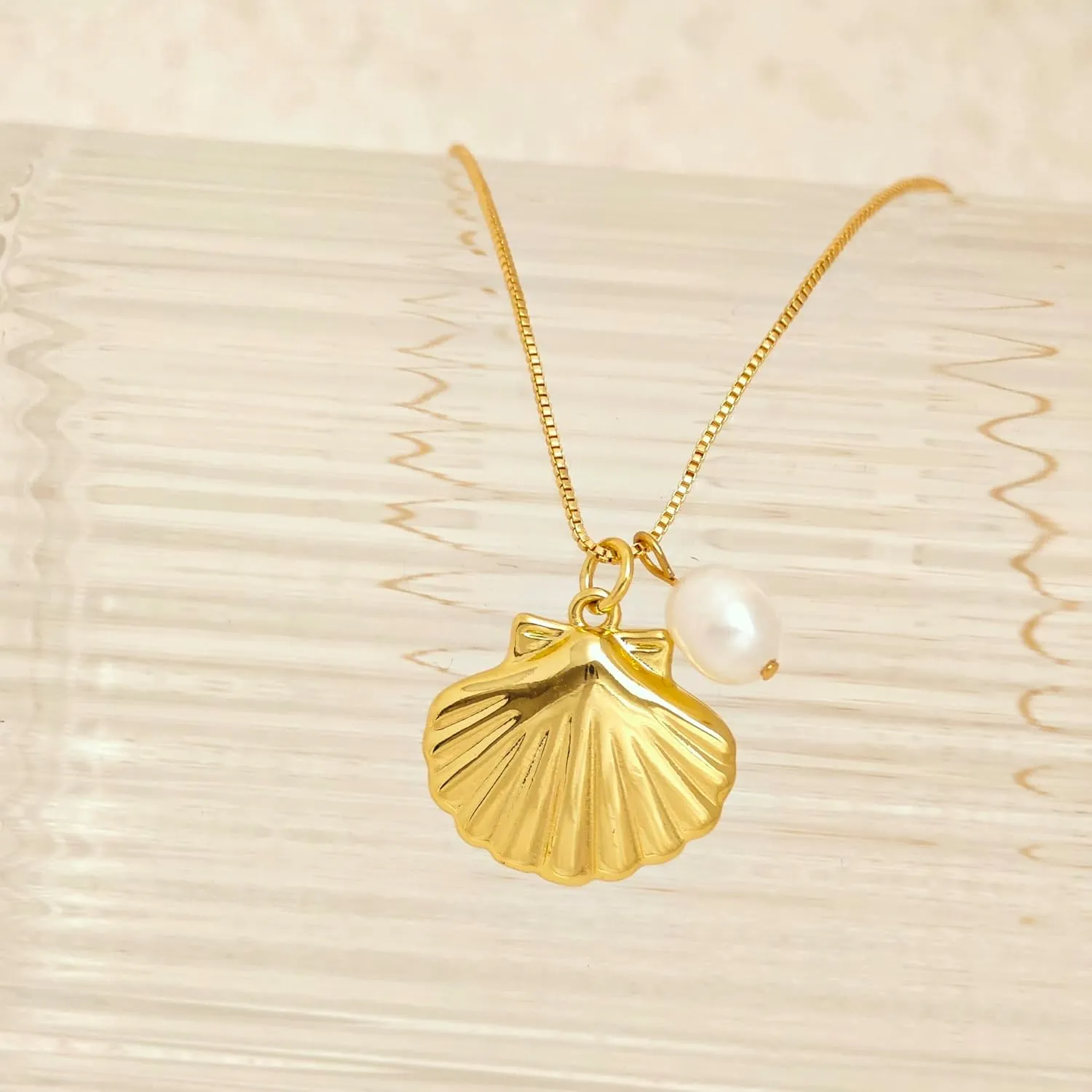 Gold Necklaces for Women Trendy, Dainty Starfish Seashell Necklace 14k Cute Gold Shell Pendant Necklace Pearl Necklaces for Women Charm Summer Beach Jewelry Gifts
