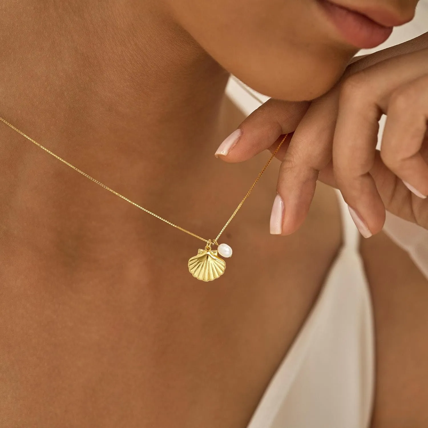 Gold Necklaces for Women Trendy, Dainty Starfish Seashell Necklace 14k Cute Gold Shell Pendant Necklace Pearl Necklaces for Women Charm Summer Beach Jewelry Gifts