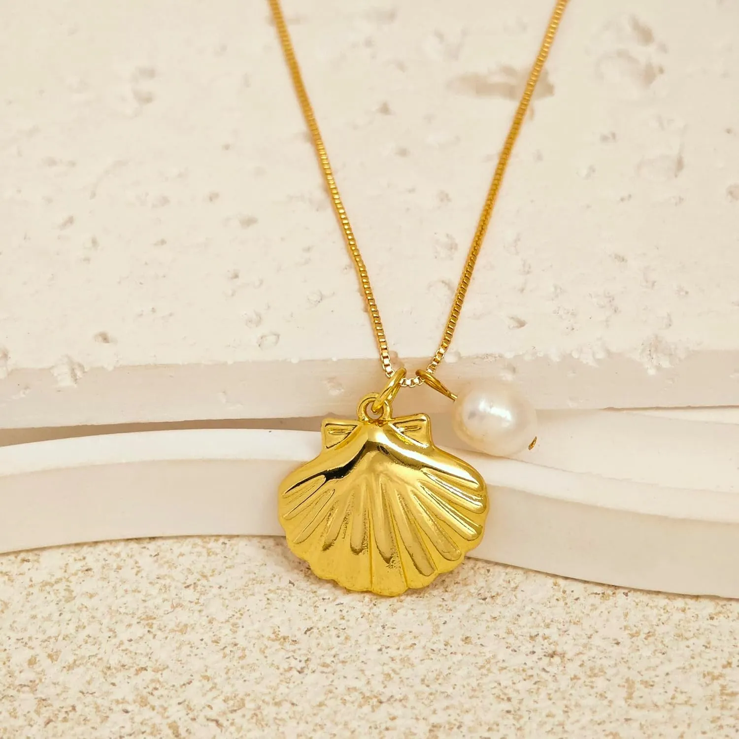 Gold Necklaces for Women Trendy, Dainty Starfish Seashell Necklace 14k Cute Gold Shell Pendant Necklace Pearl Necklaces for Women Charm Summer Beach Jewelry Gifts