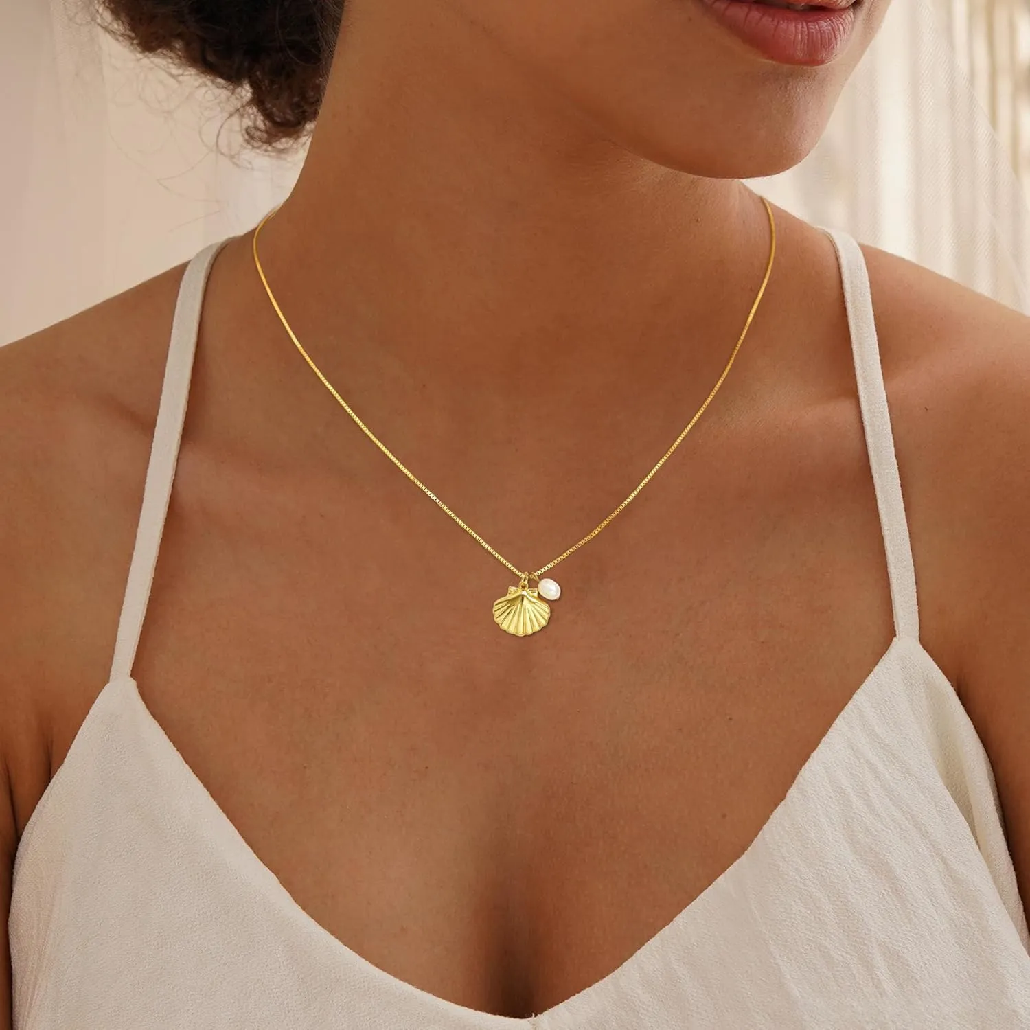 Gold Necklaces for Women Trendy, Dainty Starfish Seashell Necklace 14k Cute Gold Shell Pendant Necklace Pearl Necklaces for Women Charm Summer Beach Jewelry Gifts