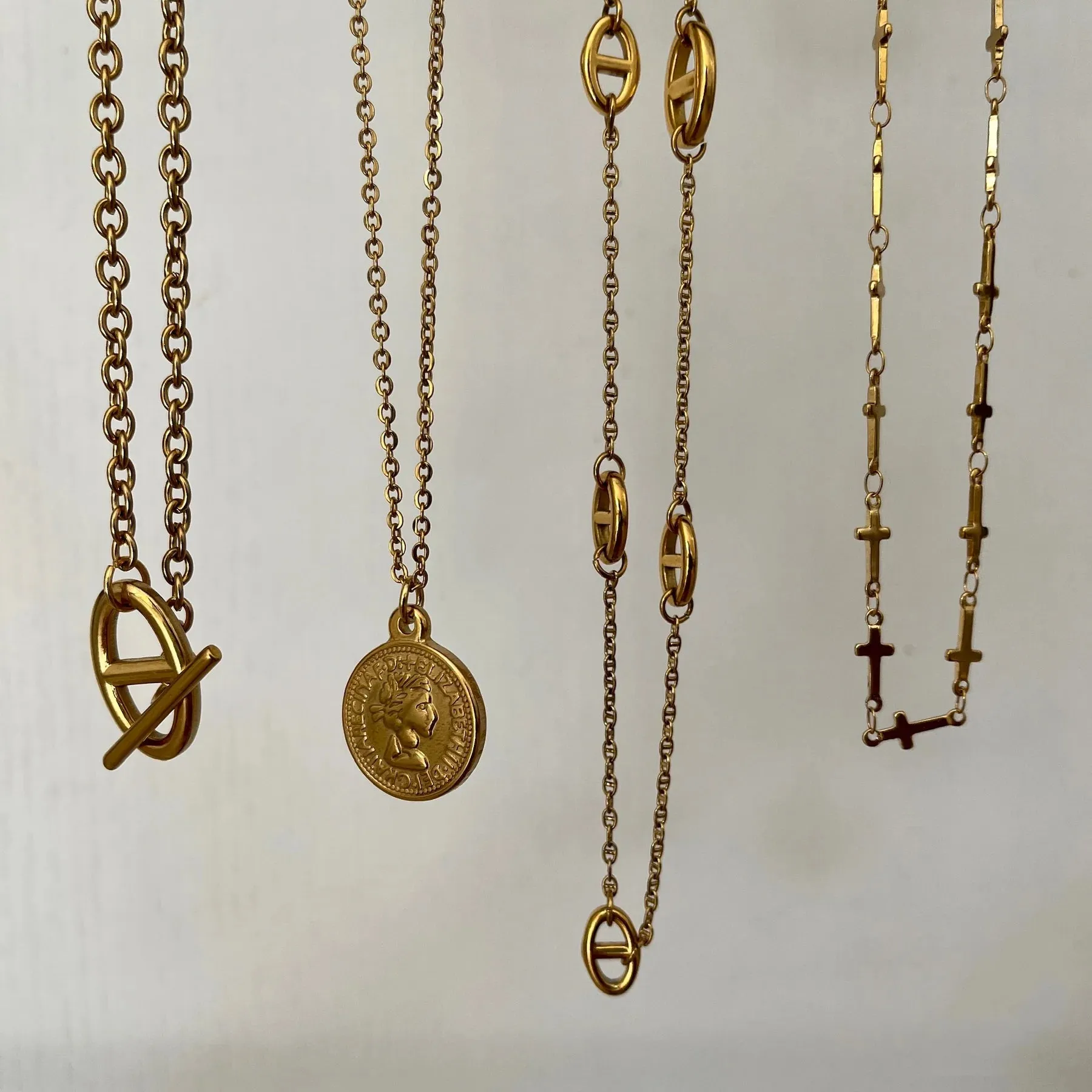 Kennedy Cross Chain Necklace Gold