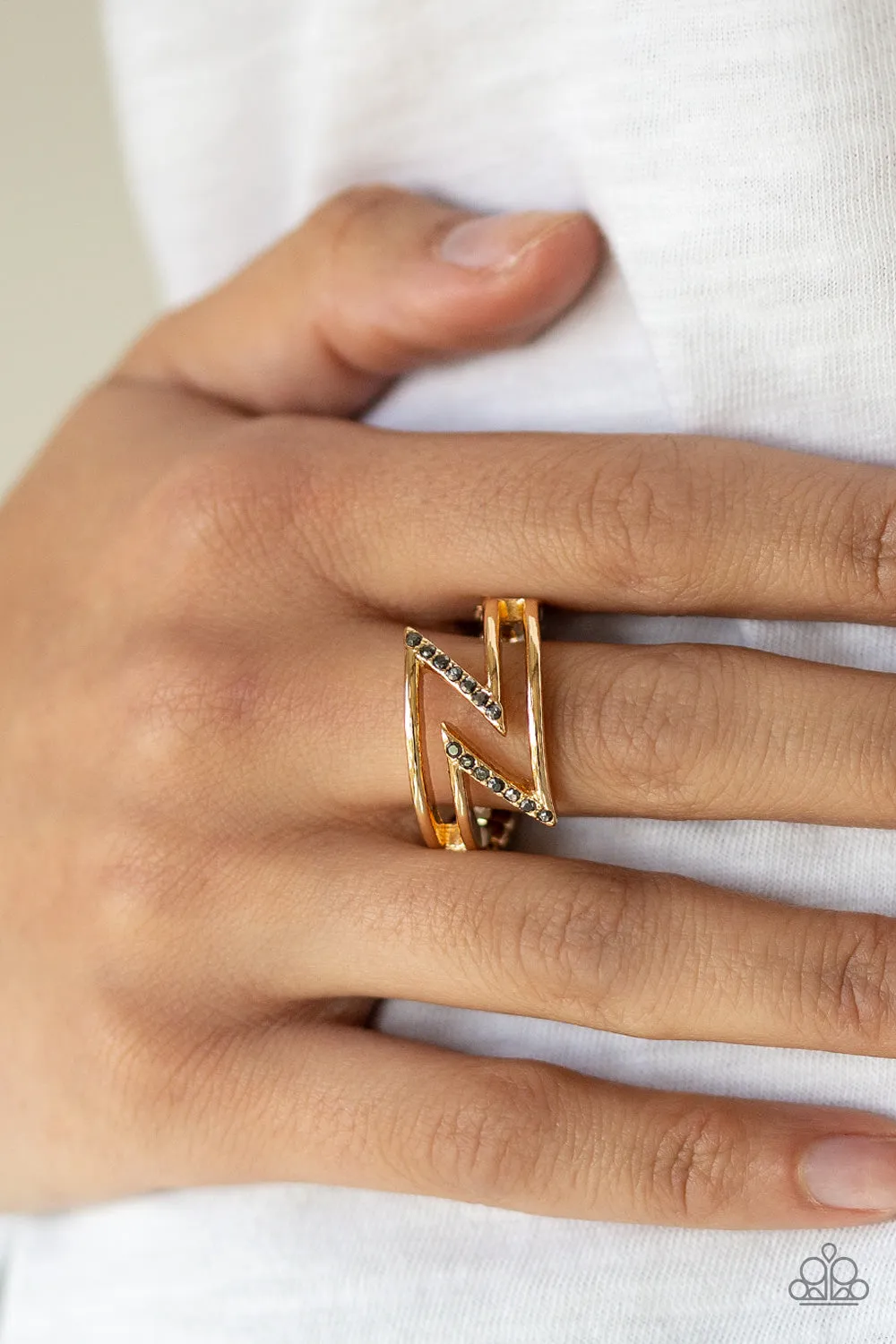 Paparazzi Ring ~ 5th Avenue Flash - Gold