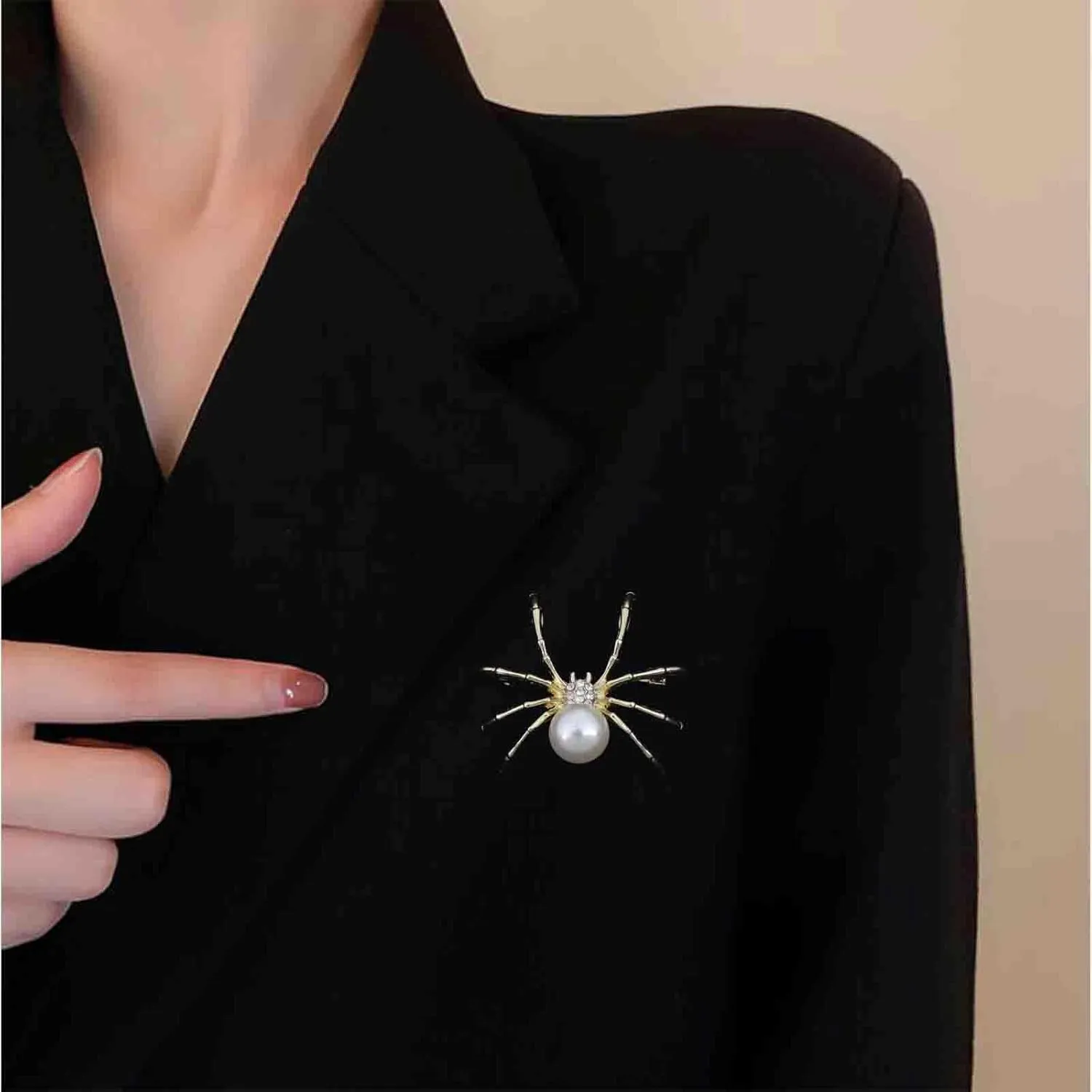 Pearl Spider Brooch Pin Gothic Gold Spider Brooches Pin Halloween Custom Spider Brooch Lapel Pin Punk Animal Brooch Pins Decorative for Women Clothing Dress Suit