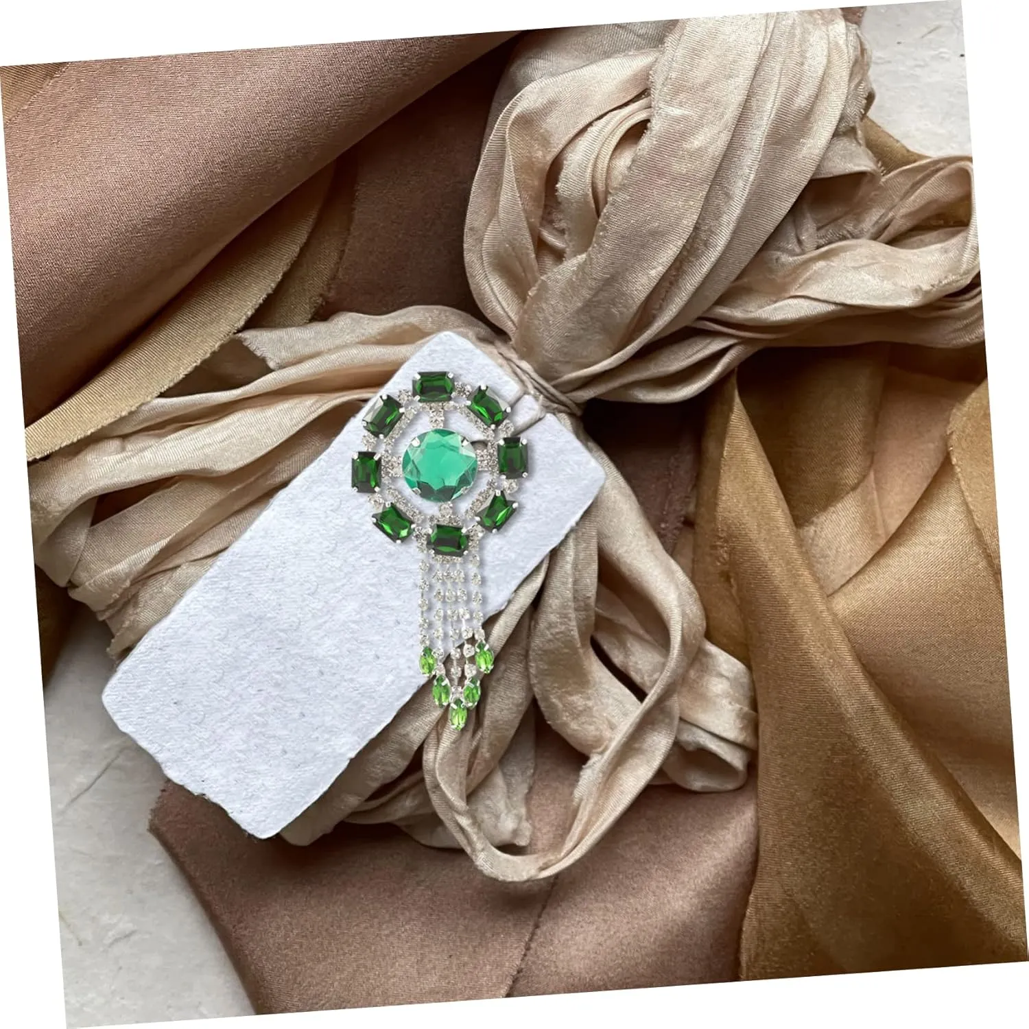 Rhinestone Brooch Decorative Lapel Pin for Women Elegant Tassel Design for Wedding Corsages Bouquet Accessories and Fashionable Outfit Embellishments