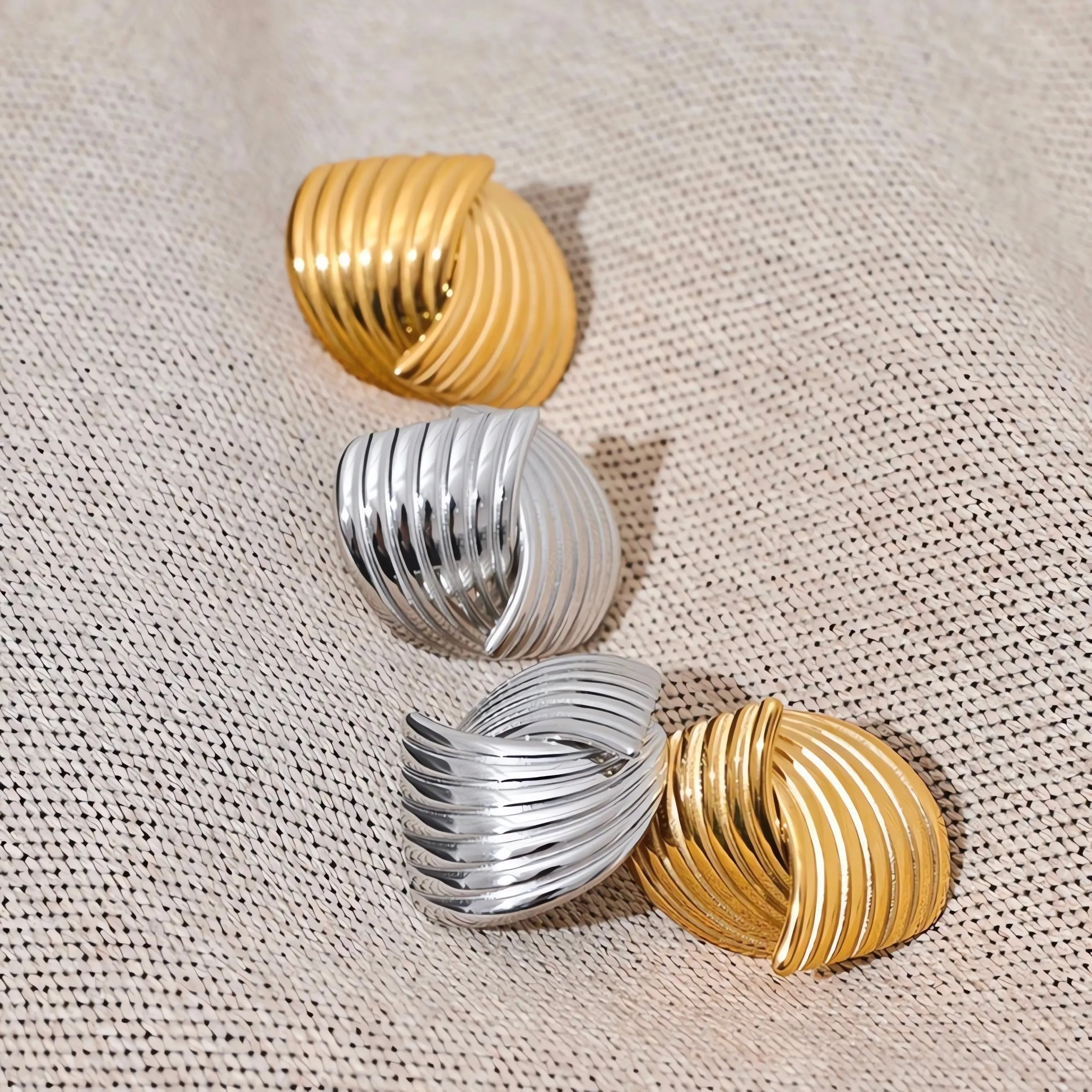 Ribbed Knotted Stud Earrings