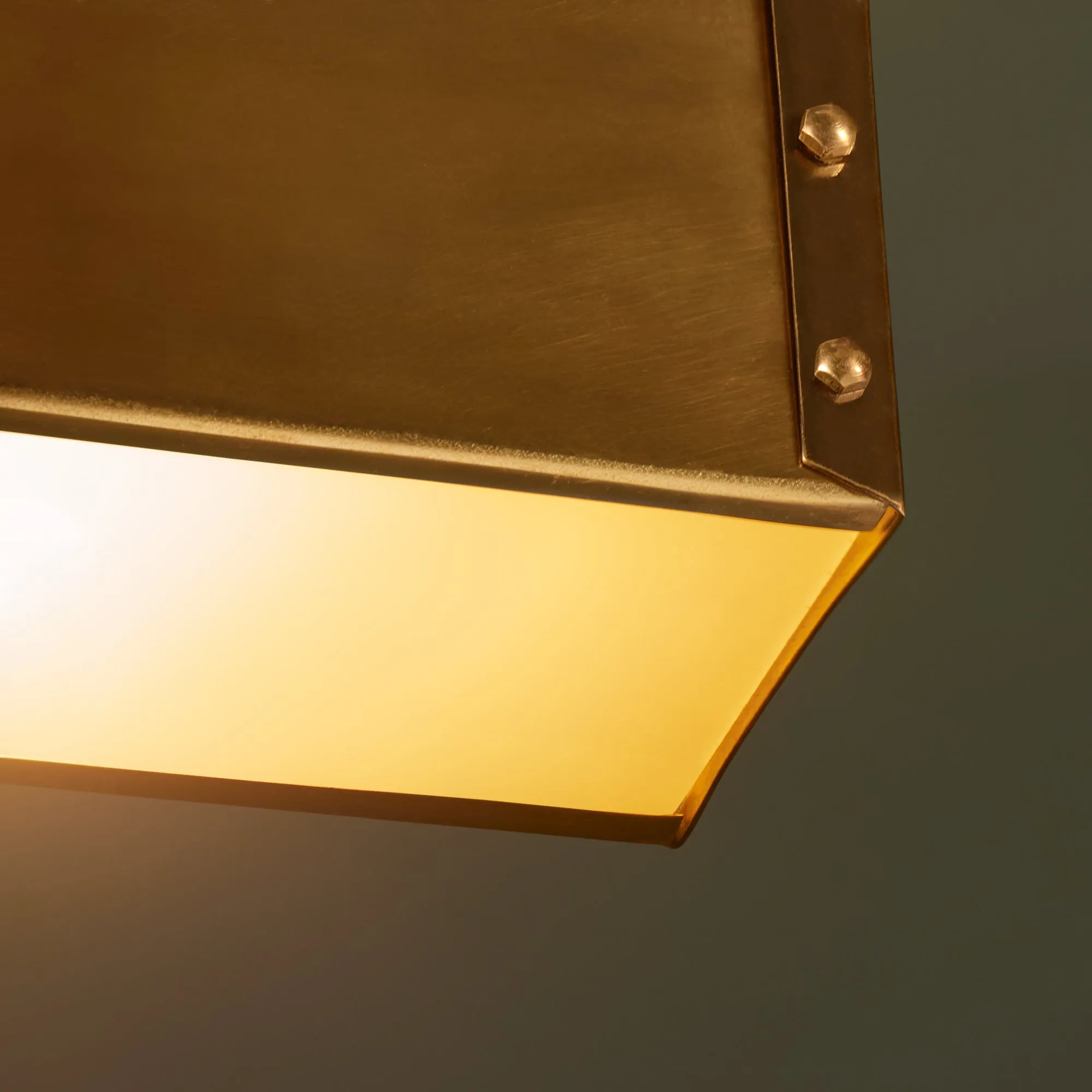 Stig pendant in aged brass
