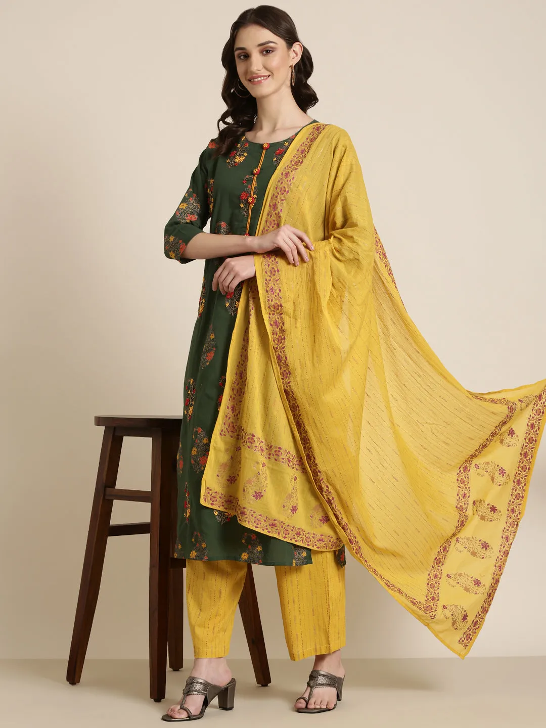 Women Green Floral Printed Regular Thread Work Kurta Set With Dupatta