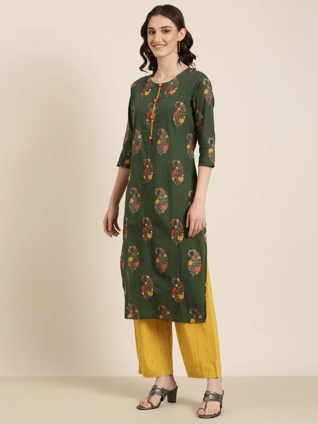 Women Green Floral Printed Regular Thread Work Kurta Set With Dupatta