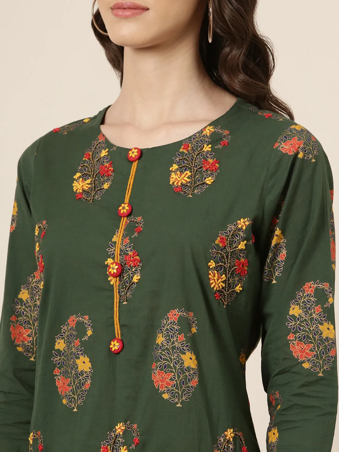 Women Green Floral Printed Regular Thread Work Kurta Set With Dupatta